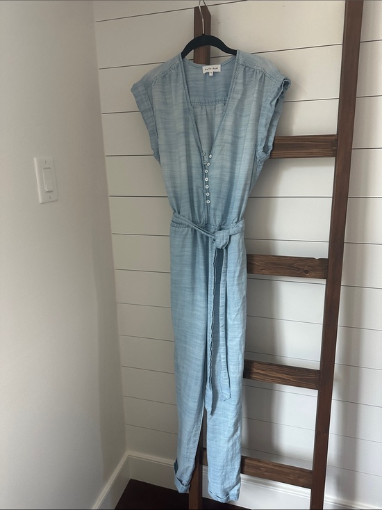 Bella Dahl Pants - Bella Dahl Light Denim Button Front
Jumpsuit with Tie Waist EUC